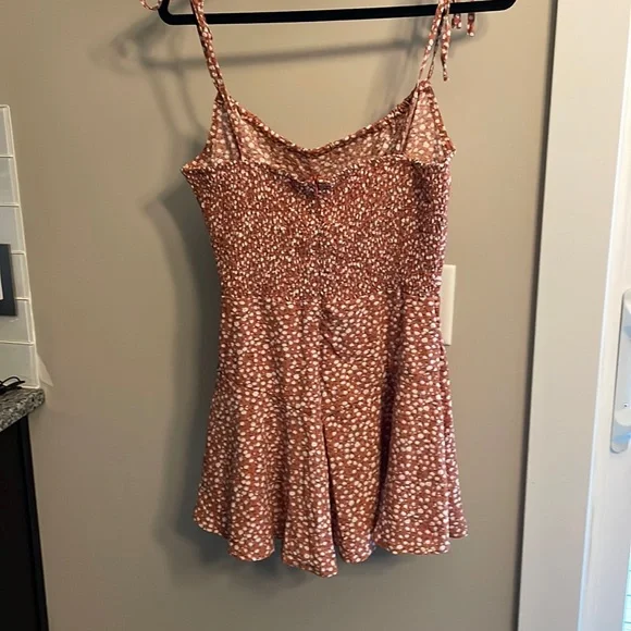 NWOT Women’s romper - Picture 6 of 7